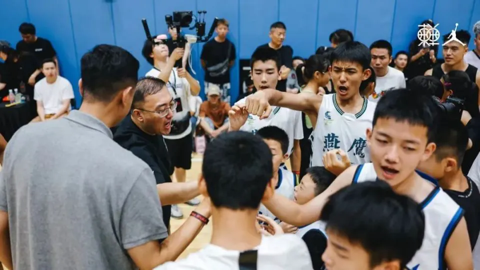 青少年篮球爱好者怎样进行有效的战术训练?_1